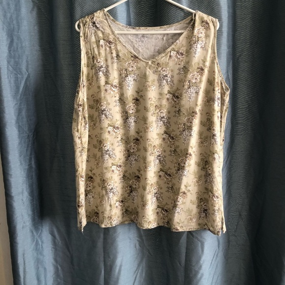Floral Sleeveless V-Neck Top- no tags- 24” pit to pit- real pretty - Picture 7 of 12